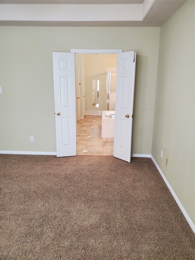 Building Photo - 2715 Falling Forest Ct