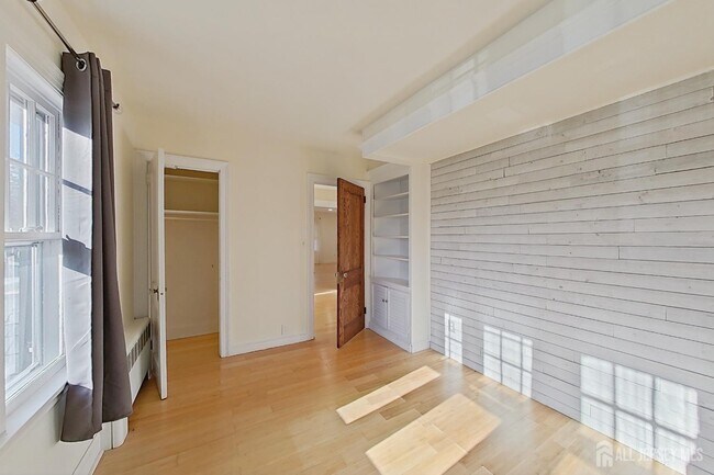 Building Photo - 205 Ashland Rd