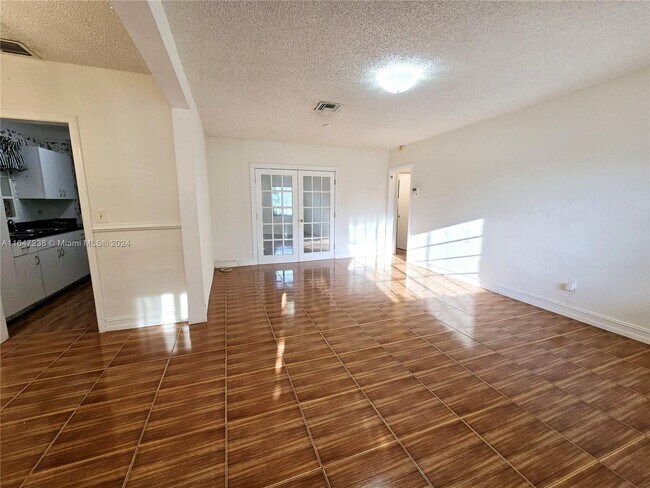 Building Photo - 18441 NE 20th Pl