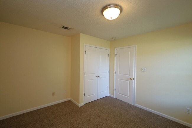 Building Photo - 1801-B Chestnut Dr.