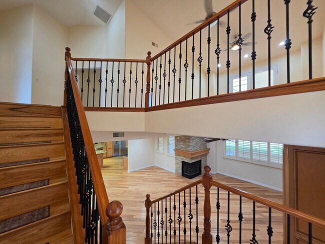 Building Photo - Spacious Home in the Heart of Green Valley