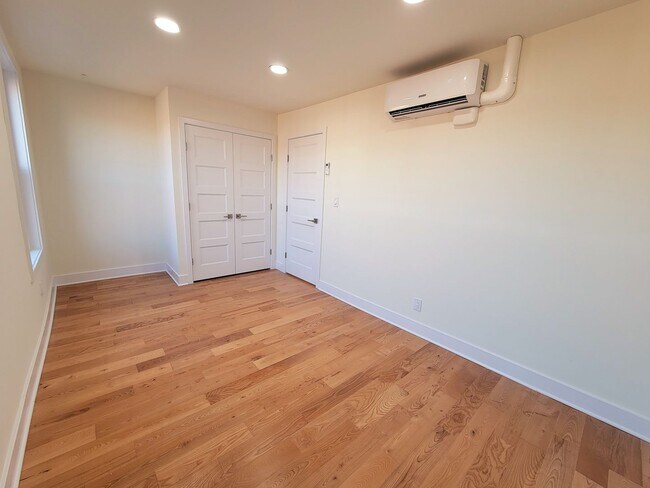 Building Photo - Beautiful fully renovated  2 bedroom available in Fairmount area!