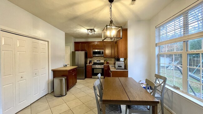 Building Photo - 2248 Ships Crossing