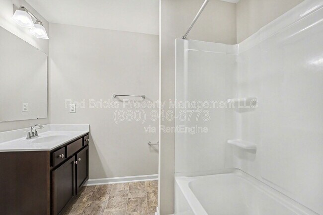 Building Photo - 5984 River Mdw Ct