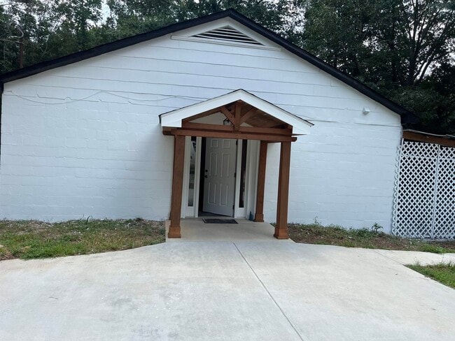 Building Photo - 1716 GA-85