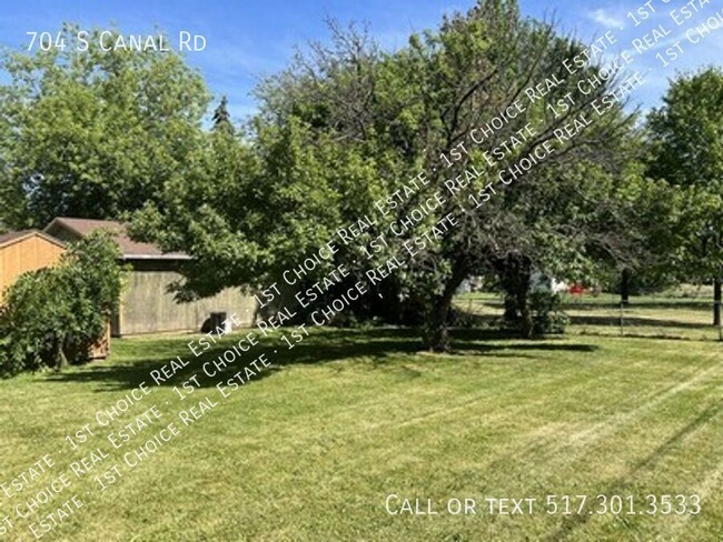 Building Photo - 2-BDR 1-BTH Duplex w/ Fenced Yard, Basemen...