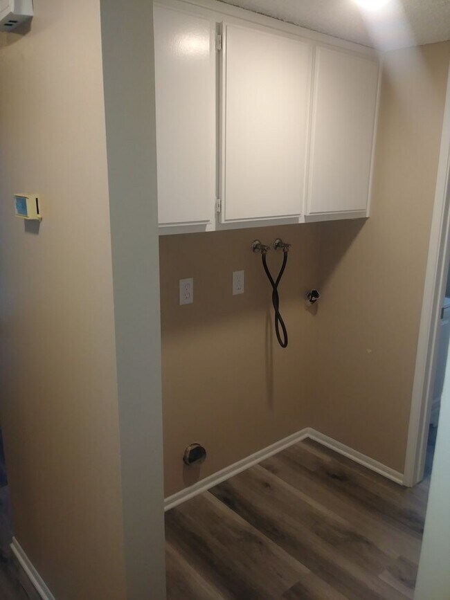 Building Photo - 798