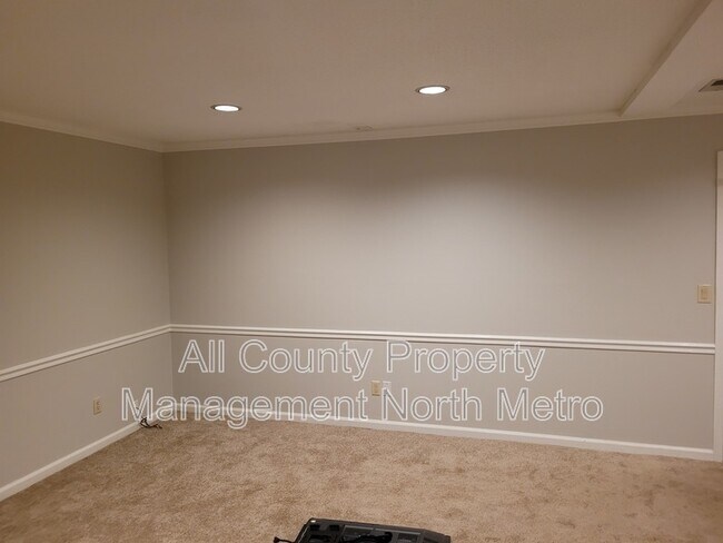 Building Photo - 1406 Defoors Dr NW