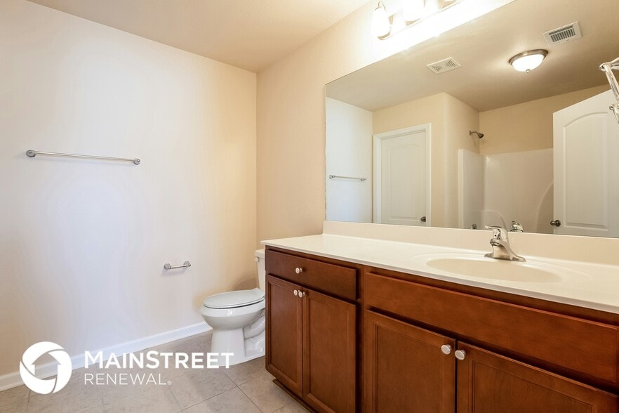 Building Photo - 2515 Queen Bee Dr