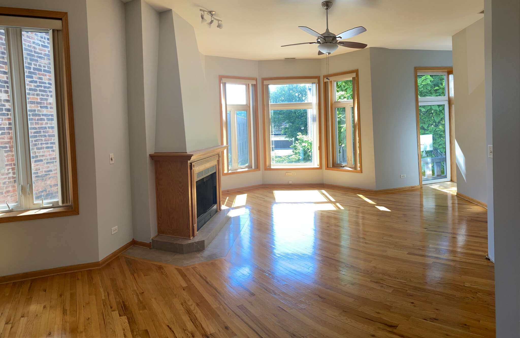 Building Photo - 4839 S Forrestville Ave