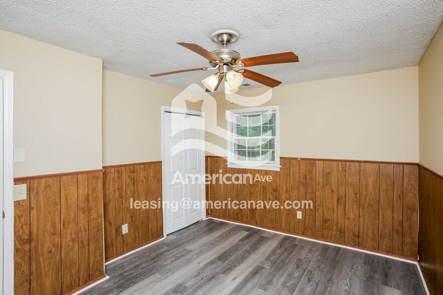 Building Photo - 517 Riverside Ln