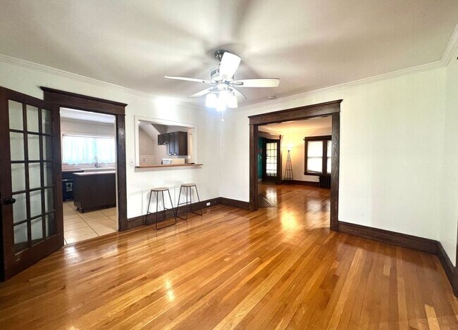 Building Photo - 672 Sumner Ave