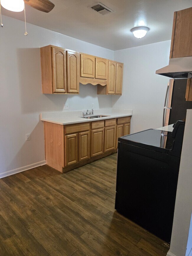 Building Photo - 329 Mabry St