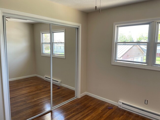 Building Photo - 2 Bedroom, 1 Bathroom Duplex in Camanche, IA