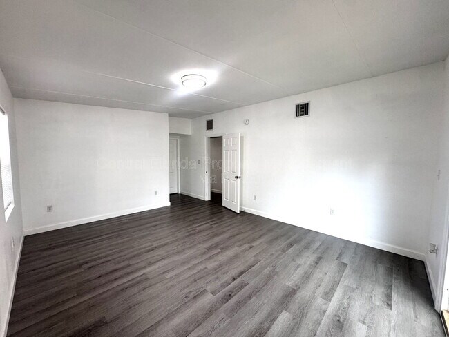 Building Photo - 1504 W 18th St