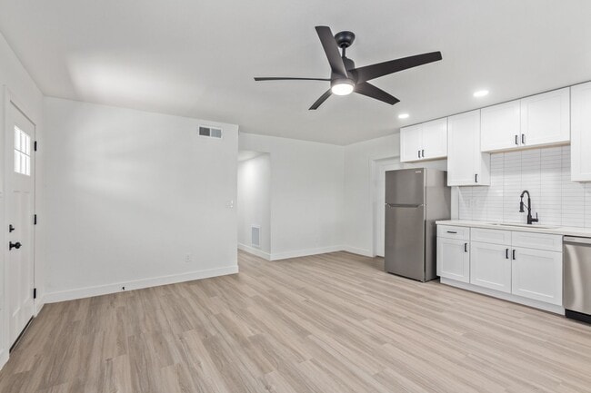 Building Photo - 3 bed | 2 bath Casita Style Home - 1 Mile to ASU!