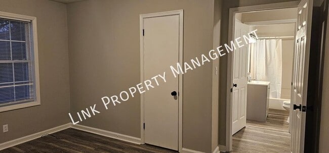 Building Photo - 2310 N Chamberlain Ave