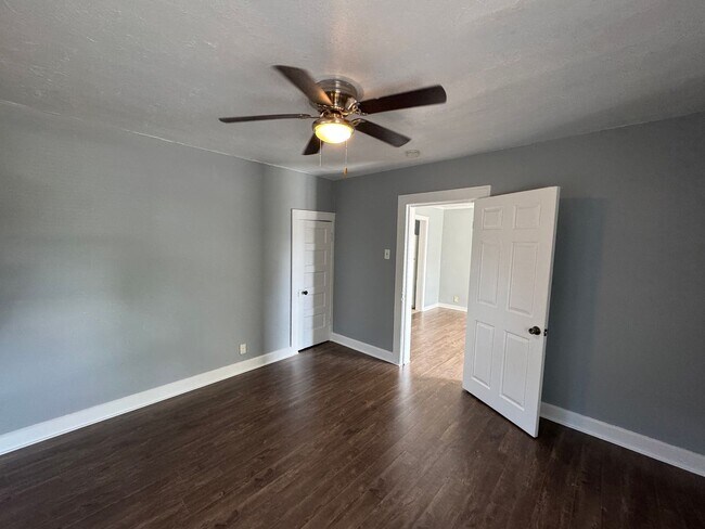 Building Photo - Christian Park 2 Bedroom 1 Bath