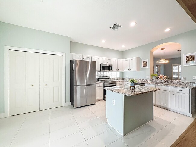 Building Photo - 1143 Canoe Point