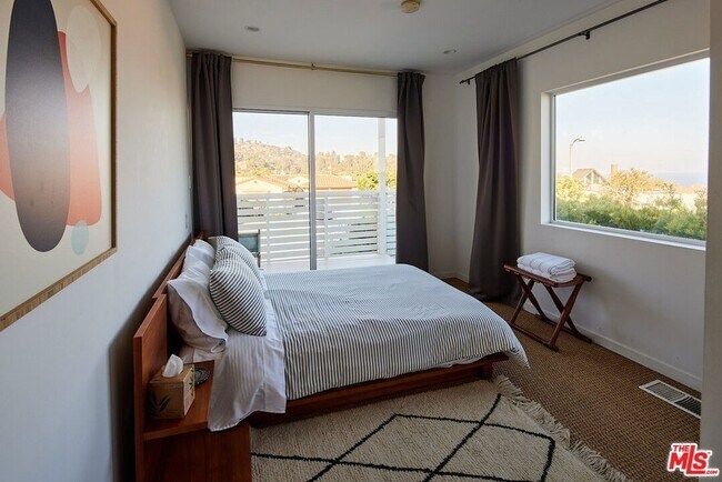 Building Photo - 3817 Surfwood Rd