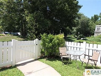 Sit Out Area - 13 Foxtail Ln