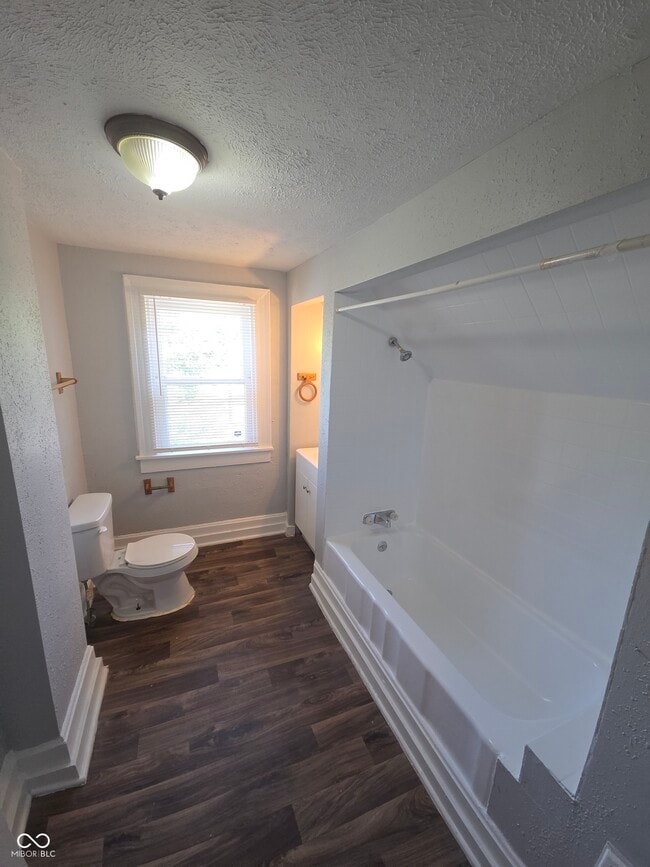 Building Photo - 516 W 28th St