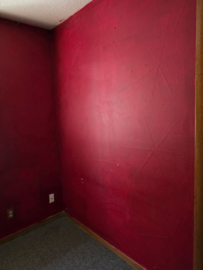 Building Photo - Beautiful 2-Bedroom Duplex Available!