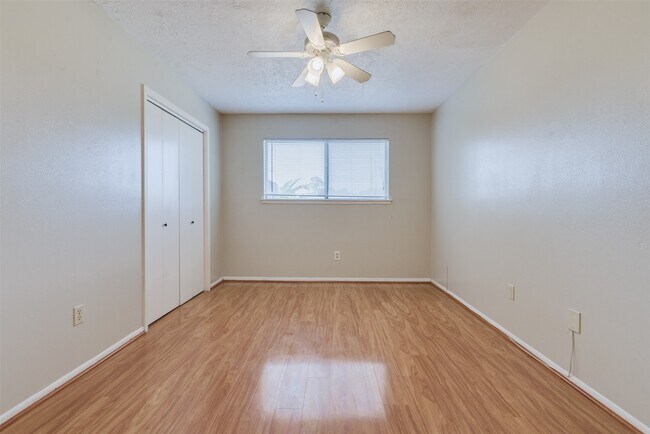 Building Photo - 22206 N Fork Dr