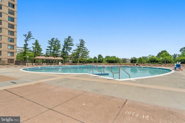 Building Photo - 3701 S George Mason Dr