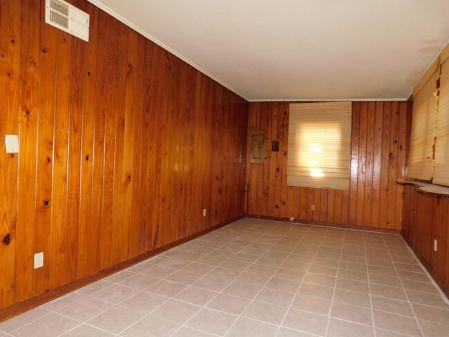 Building Photo - 2 Bedroom on Toombs