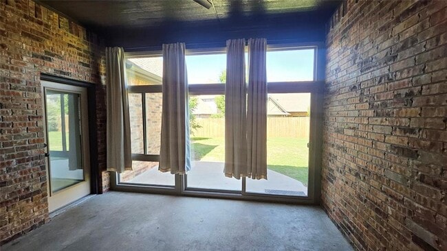 Building Photo - 2017 Pembroke Ln