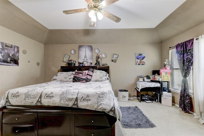 Building Photo - 16606 Hodgefield Ln