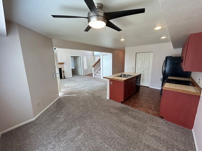 Building Photo - 2 Bed/ 1.5 Bath Home