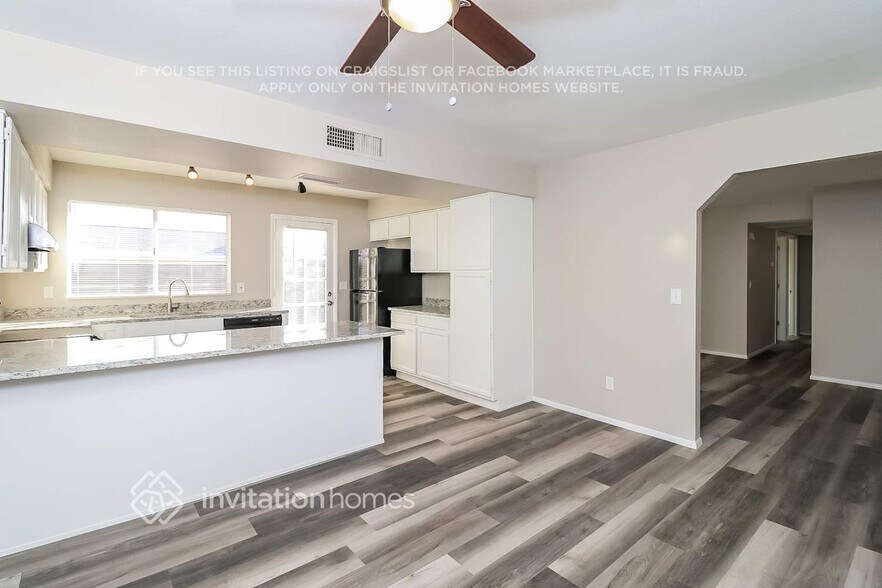 Building Photo - 8509 W Golden Ln