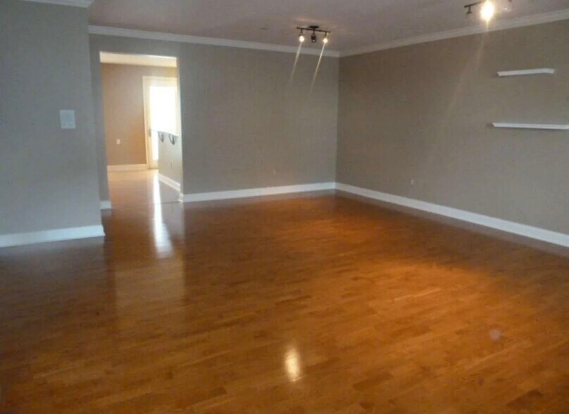 Building Photo - 203 Governors Ct