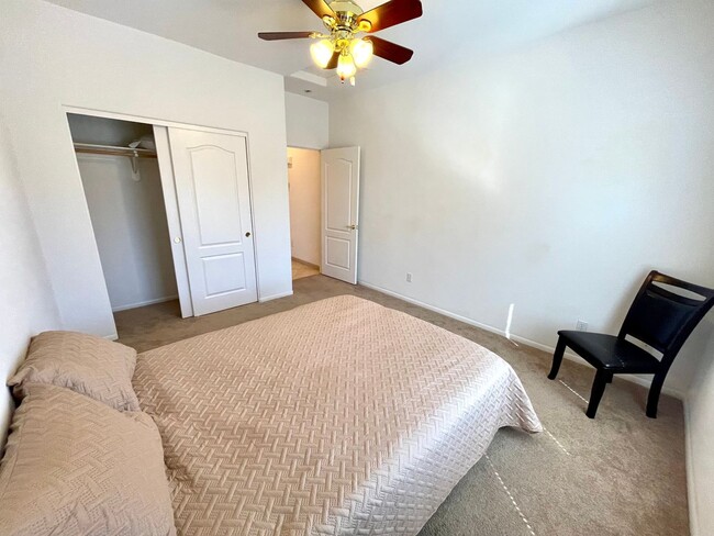 Building Photo - Large 2 Bedroom Home off the Parkway!