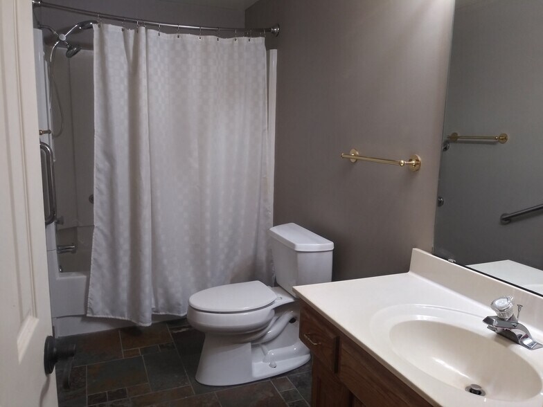 Building Photo - 8550 Waverly Rd