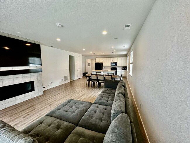 Building Photo - "Charming 4-Bedroom Castle Rock Home with Spacious Living!"
