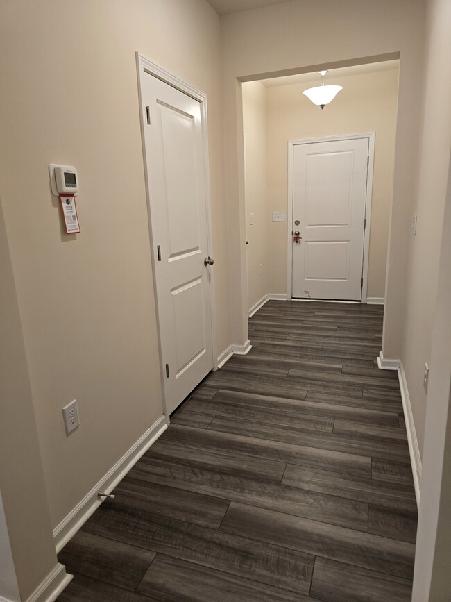 Building Photo - 883 Falls Grove Trl