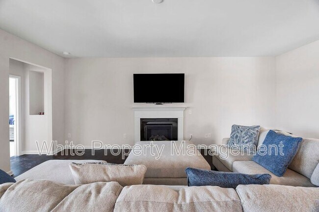 Building Photo - 15007 Arlington House Dr
