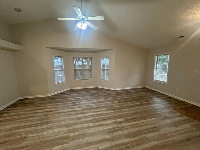 Building Photo - 3613 Farmington Pl