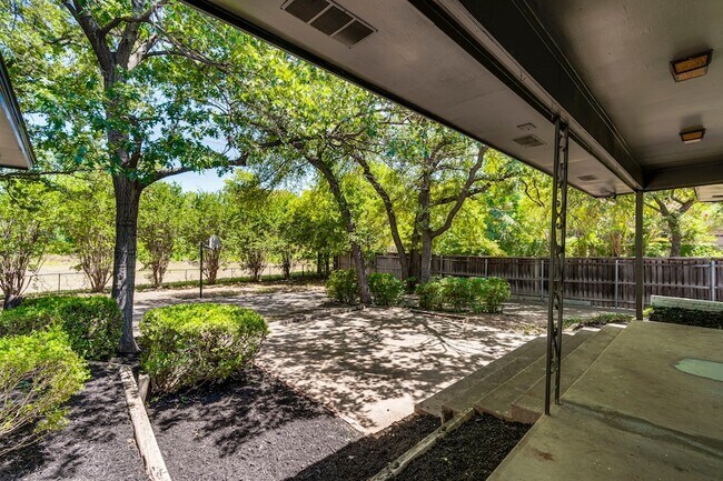 Building Photo - 3403 Sheffield Dr