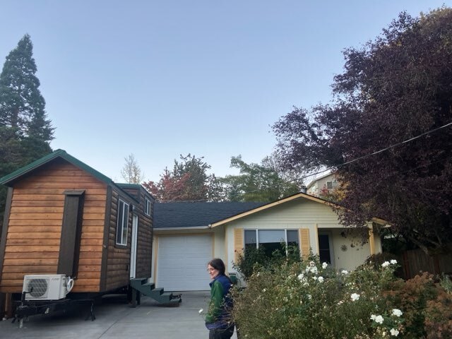 Building Photo - 1716 11th Ave SE