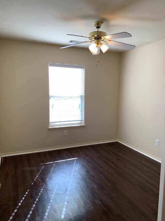 Building Photo - Ready NOW 3 Bedroom For Lease -  Bentonvil...