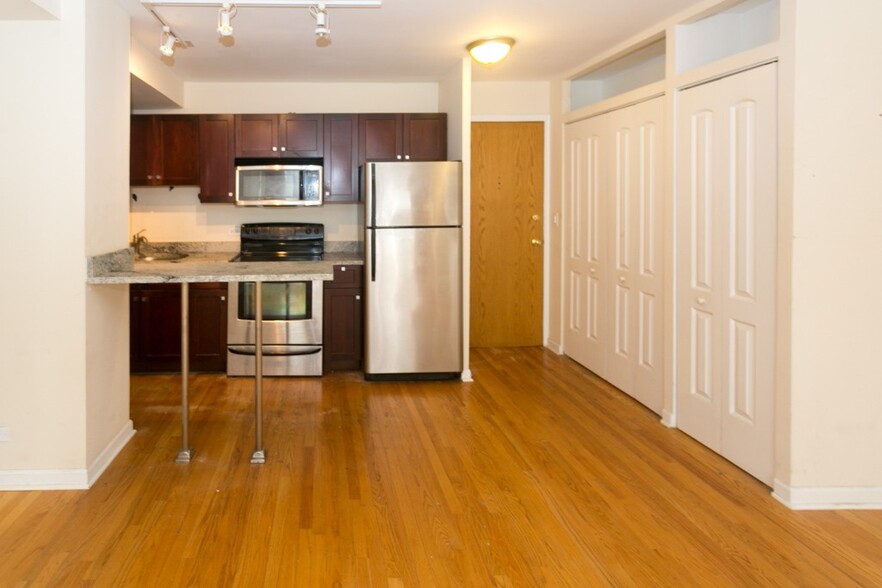 Building Photo - 4180 N Marine Dr
