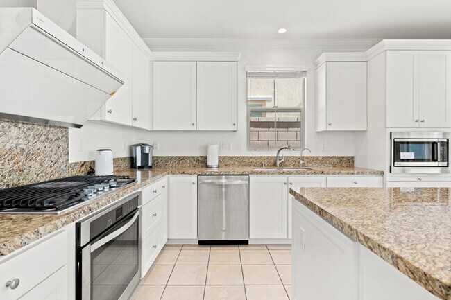 Building Photo - 110 Sugar Cane