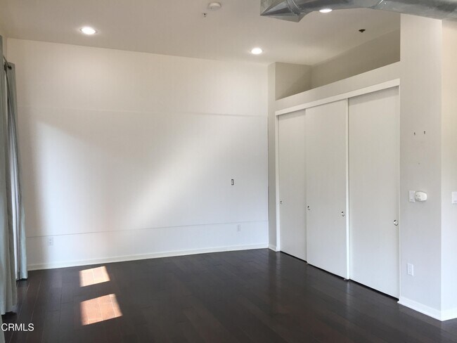 Building Photo - 909 El Centro St