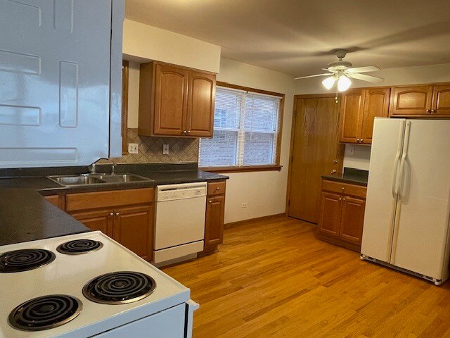 Building Photo - 8610 W Summerdale Ave