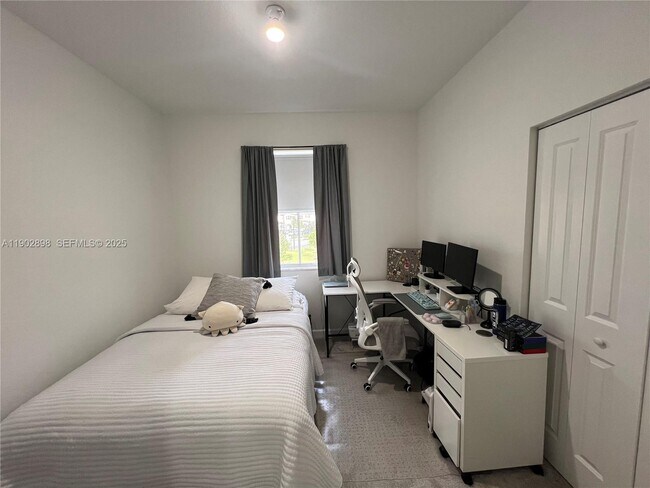 Building Photo - 12142 NW 24th Ct