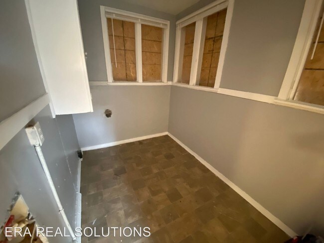 Building Photo - 3 br, 1 bath House - 151 S. Burgess Ave.